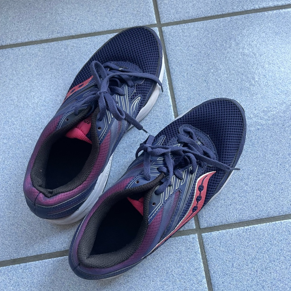 Women Saucony Cohesion 15 Running Shoes size 9.5